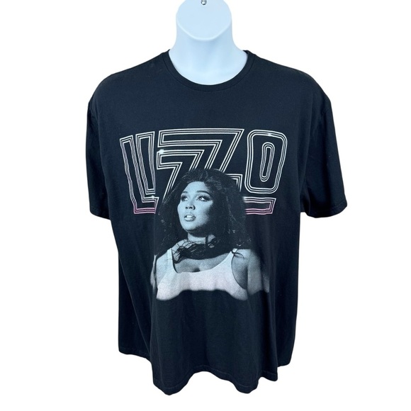 Lizzo Black and White 2023 The Special Tour Relaxed Concert Graphic Tee Size 2X - Picture 1 of 6